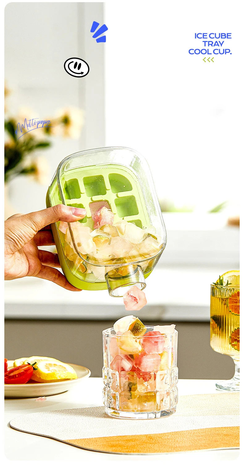 IceFlow™ macht perfekte Eiswürfel in Sekunden. Mit Deckel gegen Verschütten, hygienischer Entnahme und flexiblem Material für einfaches Herauslösen.